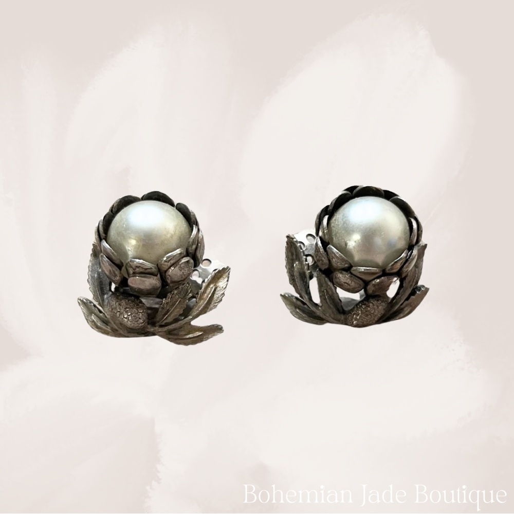 Vintage Faux Pearl Silver Flower Clip On Earrings - Picture 2 of 4